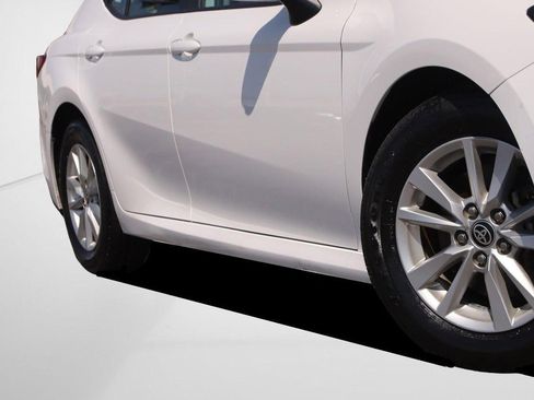 Used 2025 Toyota Camry LE image 3