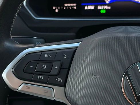 Used 2023 Volkswagen Tiguan SE w/ Panoramic Sunroof Package image 15