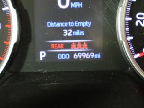 Used 2020 Toyota RAV4 LE FWD image 34