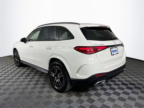 Used 2024 Mercedes-Benz GLC 300 4MATIC image 4