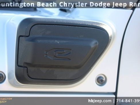 Used 2024 Jeep Wrangler Unlimited image 9