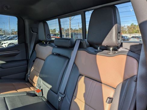 Used 2023 Chevrolet Silverado 1500 High Country image 29