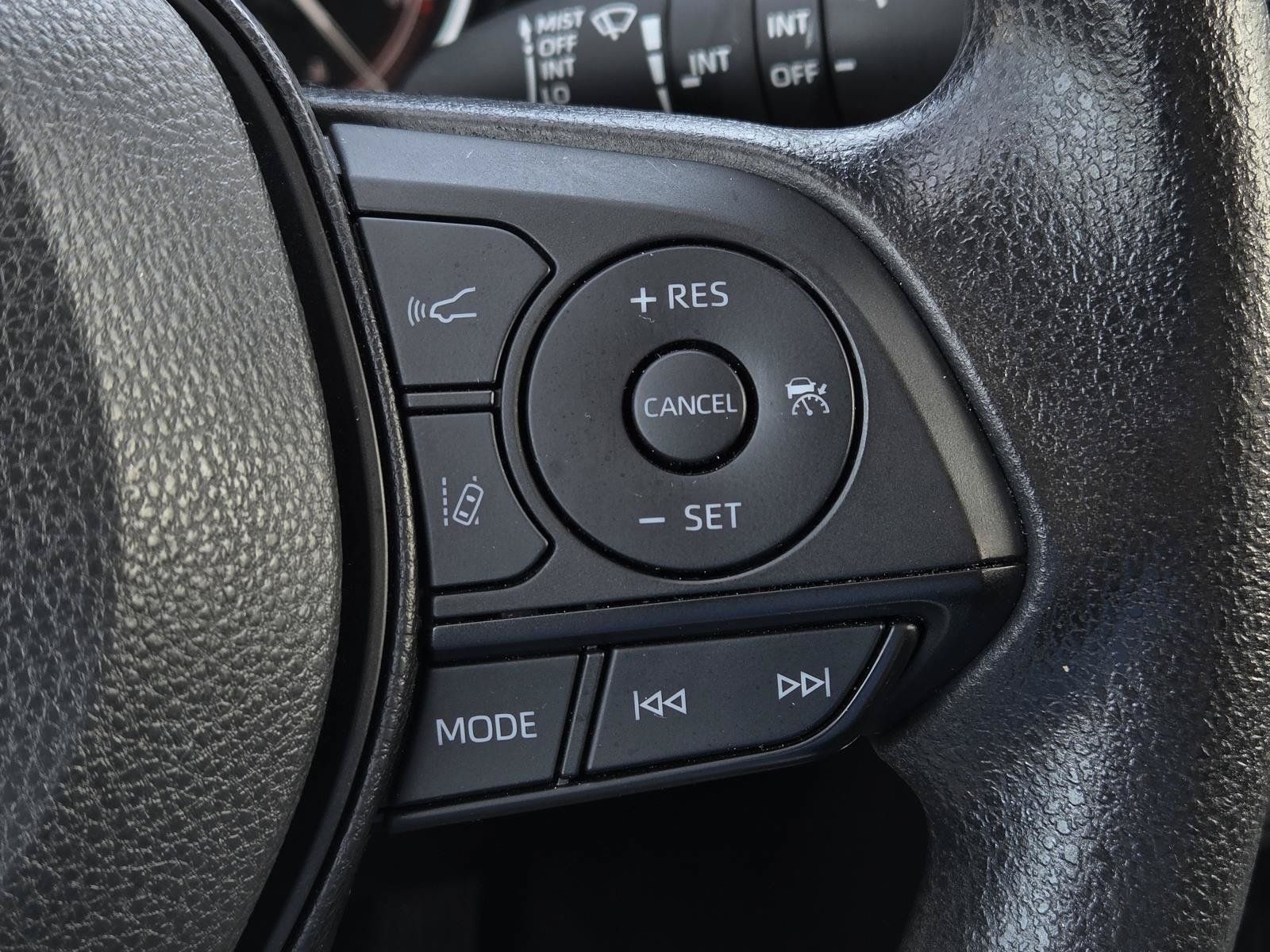 Used 2024 Toyota RAV4 XLE FWD image 20