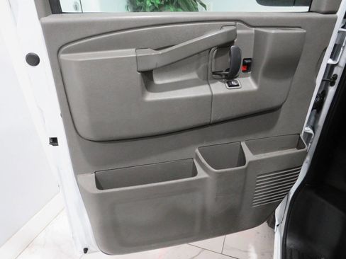 Used 2018 GMC Savana 2500 w/ Chrome Appearance Package image 24