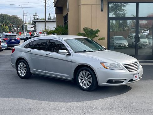 Used 2012 Chrysler 200 Touring image 1