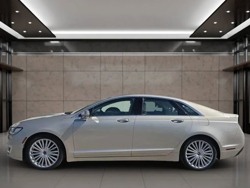 Used 2017 Lincoln MKZ Reserve FWD image 5