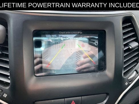 Used 2019 Jeep Cherokee Latitude Plus w/ Cold Weather Group image 21