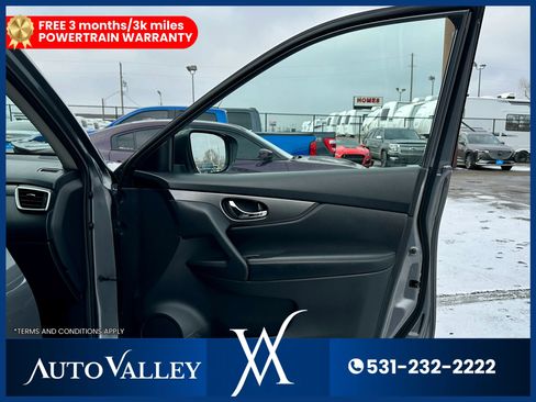 Used 2015 Nissan Rogue SV image 16