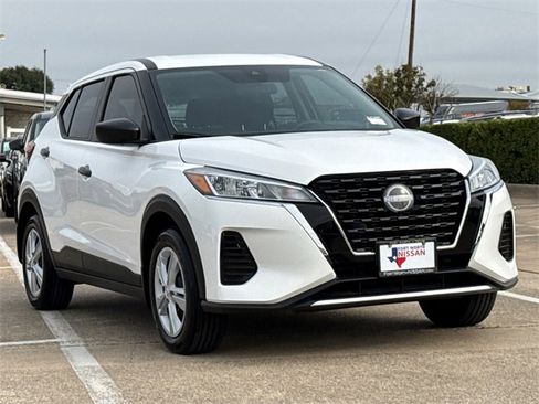 Certified 2025 Nissan Kicks Play S image 2