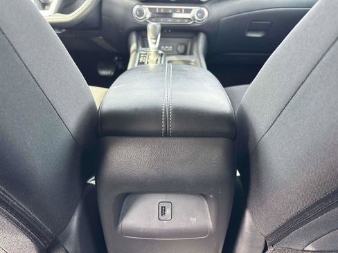 Used 2025 Nissan Sentra SV image 12