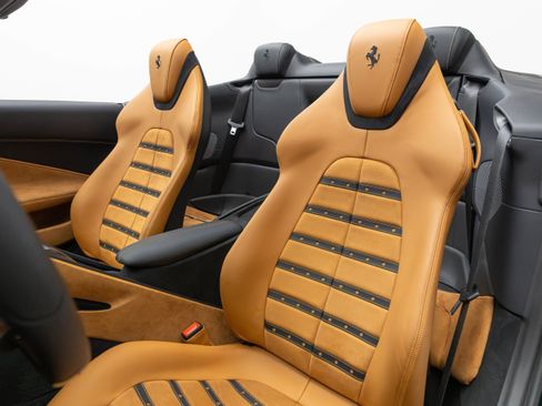 Used 2025 Ferrari Roma Spider RWD image 28