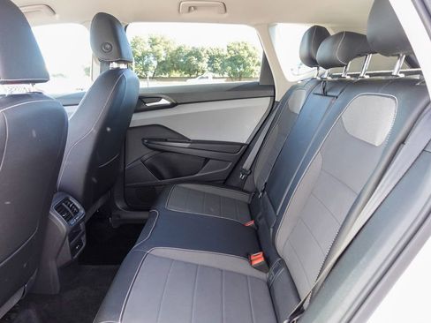 Used 2022 Volkswagen Taos SE image 23