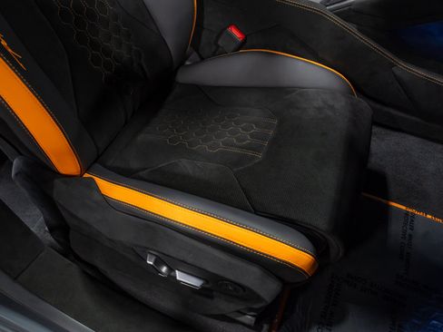Used 2024 Lamborghini Urus Performante AWD/4WD image 71