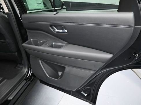 Used 2025 Nissan Pathfinder Platinum AWD/4WD image 37