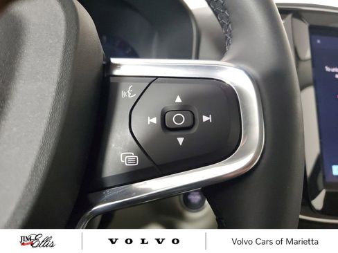 Used 2025 Volvo XC40 B5 Plus image 27