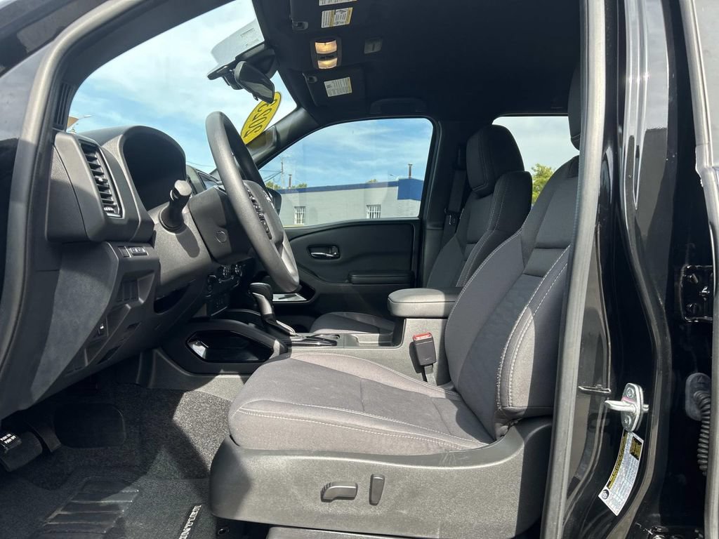 Certified 2023 Nissan Frontier SV w/ Midnight Edition Package AWD/4WD image 13