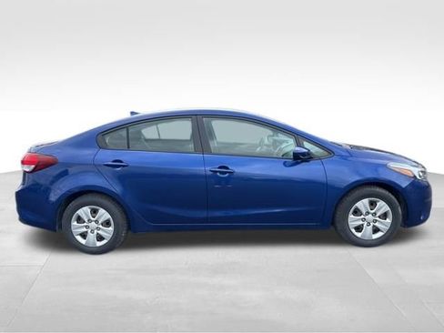 Used 2017 Kia Forte LX image 6
