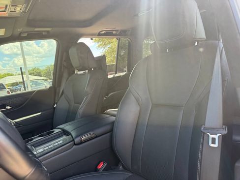 Used 2023 Lexus LX 600 4WD w/ Luxury Package image 11