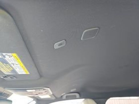 Certified 2025 Toyota Tacoma SR5 AWD/4WD image 16