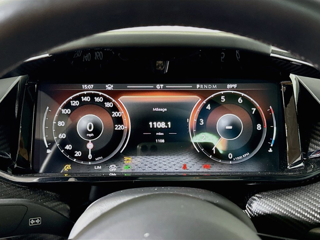 Used 2025 Aston Martin Vanquish RWD image 11