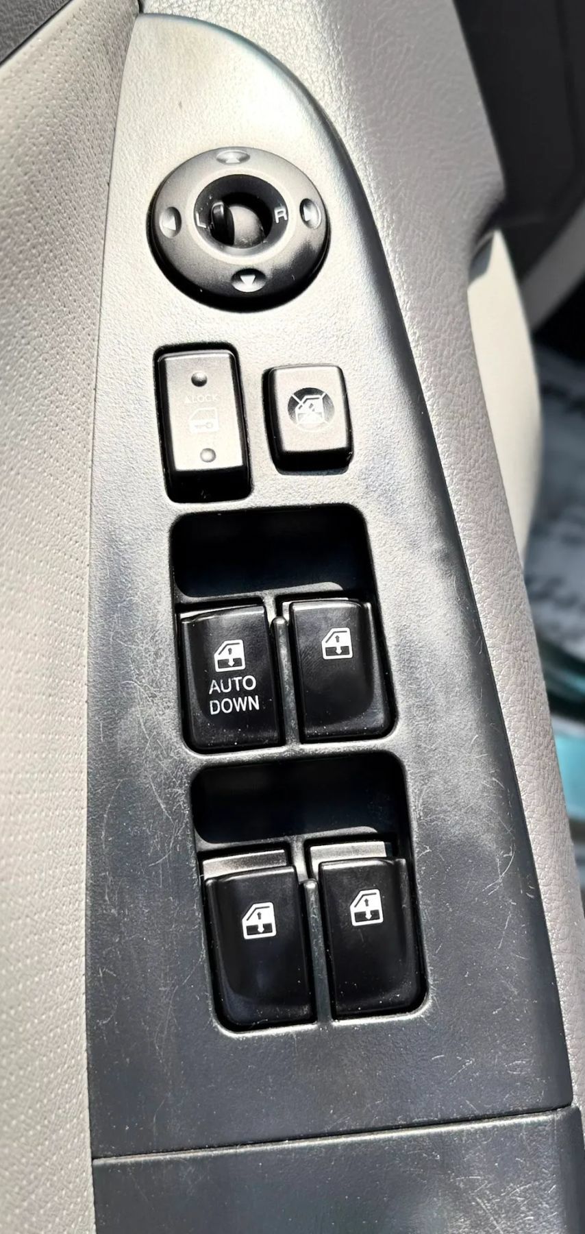 Used 2010 Hyundai Elantra GLS FWD image 21