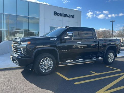 Used 2021 Chevrolet Silverado 2500 High Country w/ Z71 Off-Road Package image 3