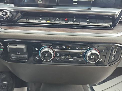 Used 2025 GMC Sierra 1500 SLT image 27