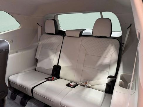 Used 2024 GMC Acadia Denali w/ Super Cruise Package image 28