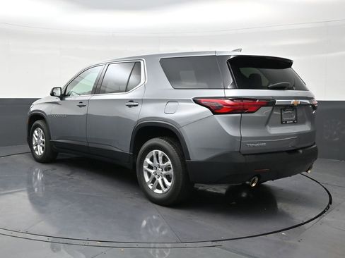 Used 2023 Chevrolet Traverse LS image 3