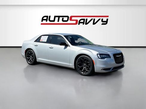 Used 2019 Chrysler 300 Touring w/ Sport Appearance Package RWD image 1