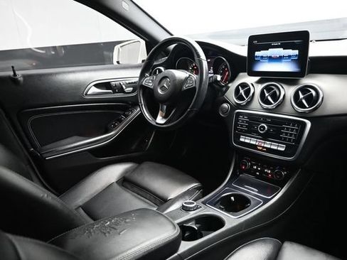 Used 2019 Mercedes-Benz GLA 250 image 11