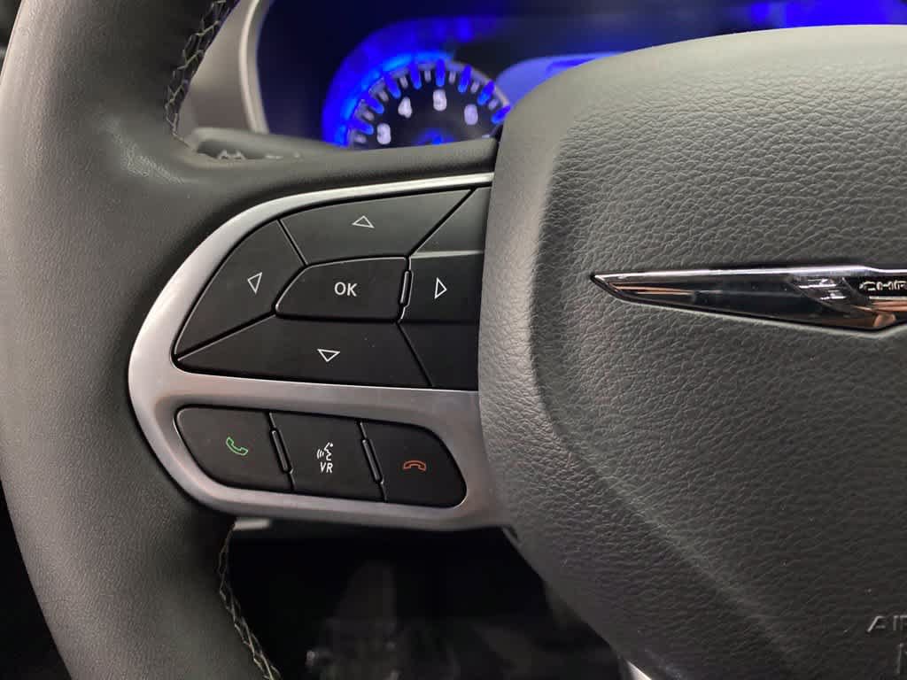 Used 2025 Chrysler Pacifica Select FWD image 19