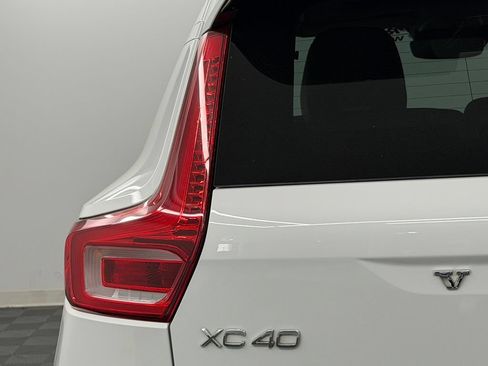 Used 2020 Volvo XC40 T5 Momentum w/ Protection Package Premier AWD/4WD image 13