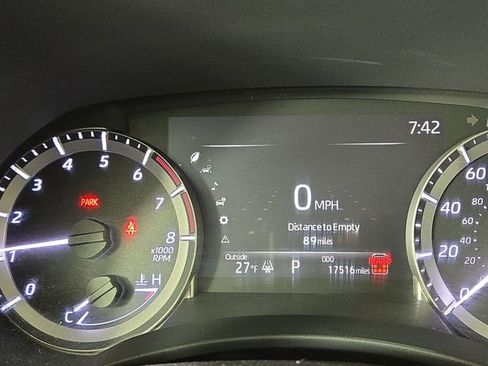 Used 2025 Toyota Highlander XLE image 18