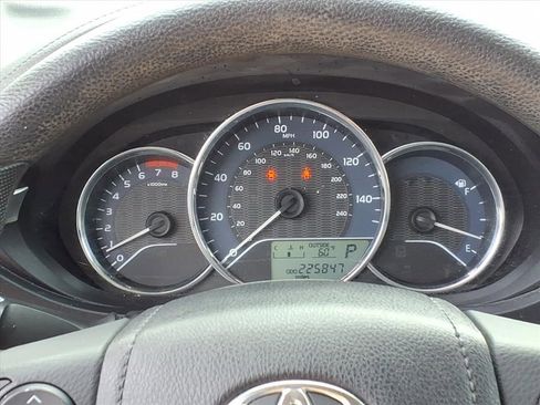 Used 2016 Toyota Corolla LE image 19