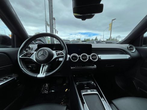 Used 2025 Mercedes-Benz GLB 250 image 35