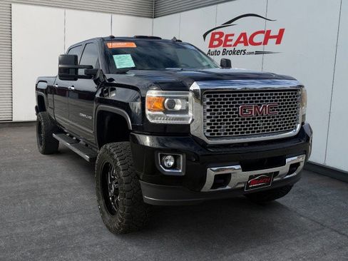 Used 2015 GMC Sierra 2500 Denali w/ Duramax Plus Package image 3