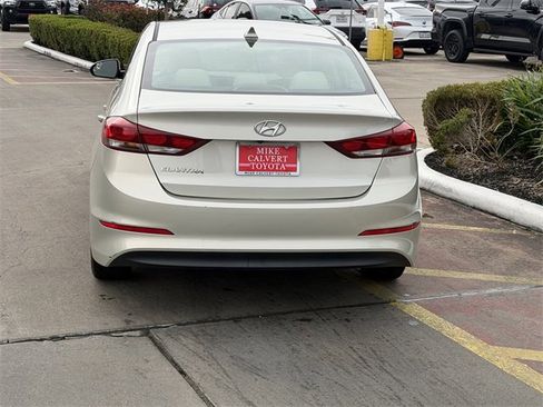 Used 2017 Hyundai Elantra SE image 6