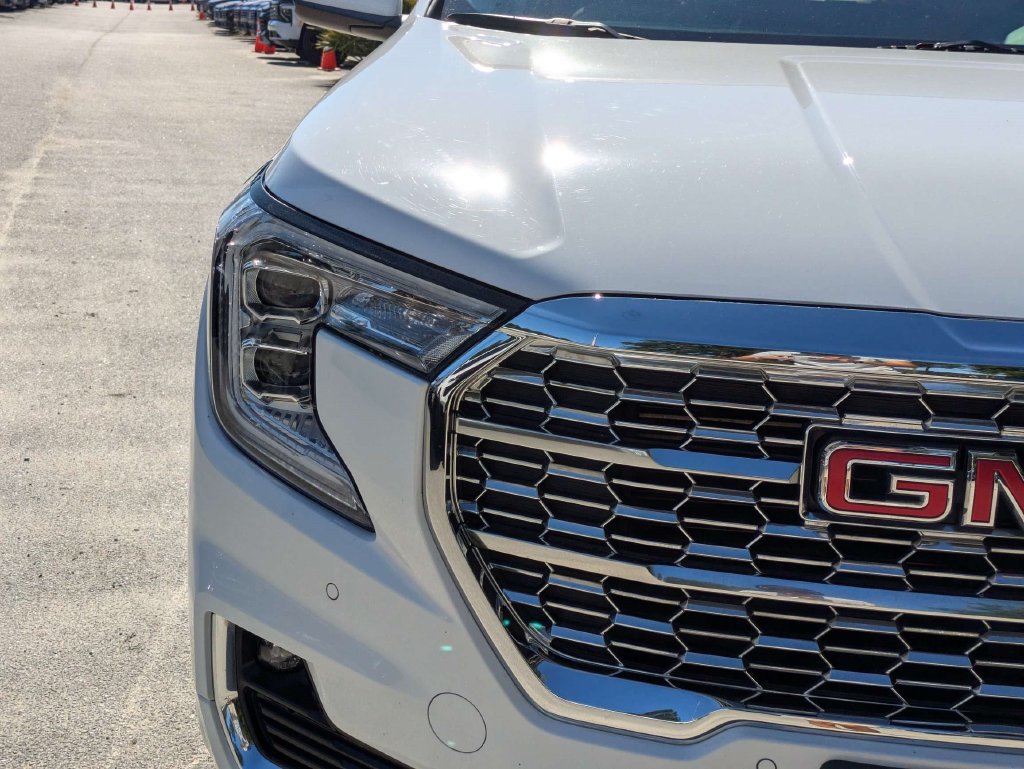 Used 2024 GMC Terrain Denali AWD/4WD image 10