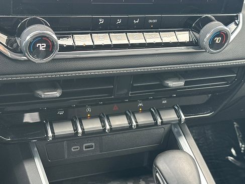 Used 2024 Chevrolet Colorado LT w/ LT Convenience Package image 19