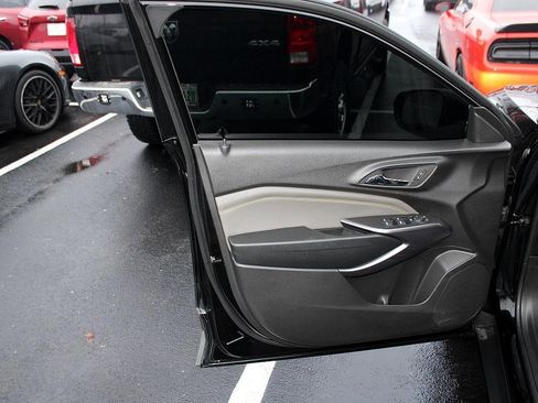 Used 2024 Chevrolet Trax ACTIV w/ Sunroof Package image 23