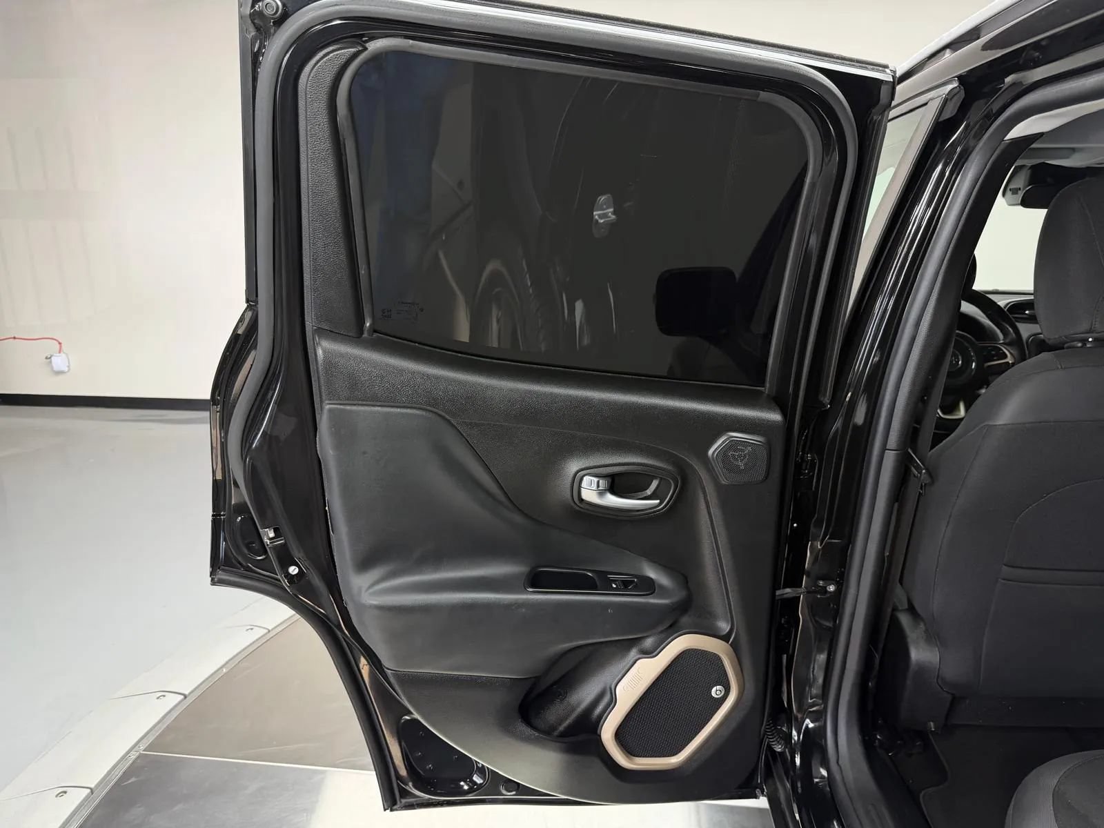 Used 2016 Jeep Renegade 75th Anniversary FWD image 14