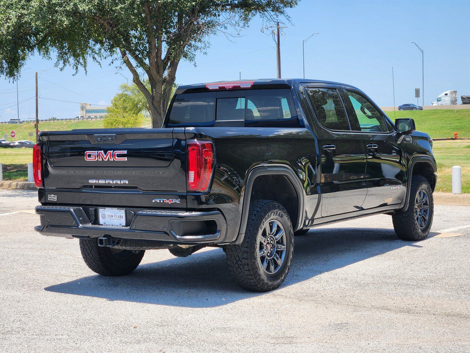Used 2024 GMC Sierra 1500 AT4X AWD/4WD image 5
