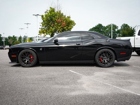 Used 2016 Dodge Challenger SRT Hellcat RWD image 7