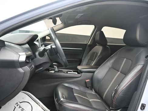 Used 2023 Nissan Altima 2.5 SR FWD image 10