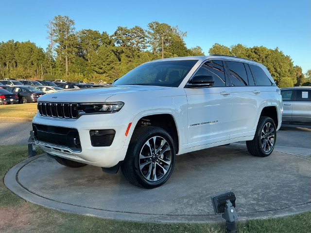 Used 2023 Jeep Grand Cherokee Overland w/ Adv Protech Group III AWD/4WD image 3