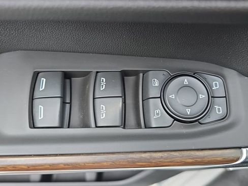 Used 2020 Chevrolet Silverado 1500 High Country w/ Technology Package image 31