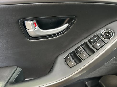 Used 2016 Hyundai Elantra GT w/ Option Group 03 FWD image 14