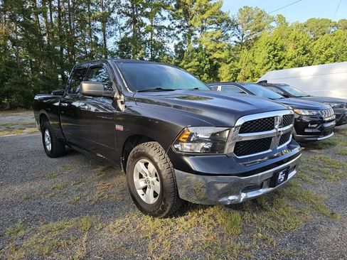 Used 2017 RAM 1500 Classic SLT RWD image 5