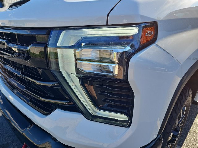 Used 2025 Chevrolet Silverado 2500 LTZ w/ LTZ Plus Package AWD/4WD image 33